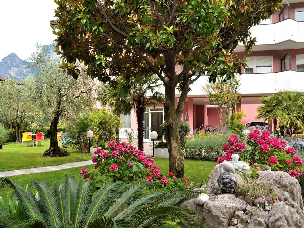 Park Hotel Eden Torbole Sul Garda Екстер'єр фото