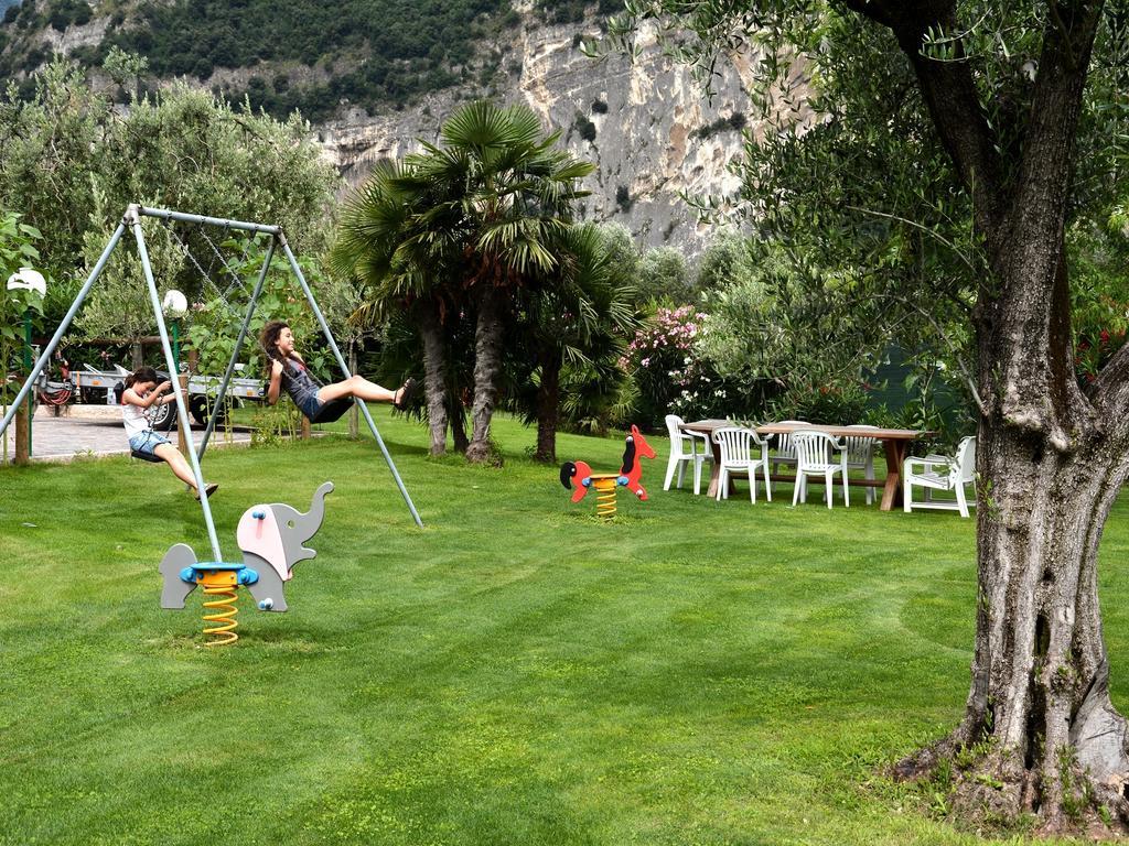 Park Hotel Eden Torbole Sul Garda Екстер'єр фото