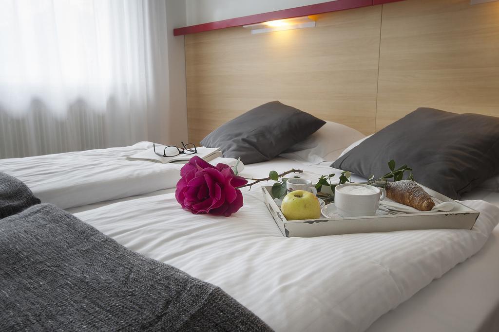 Park Hotel Eden Torbole Sul Garda Екстер'єр фото
