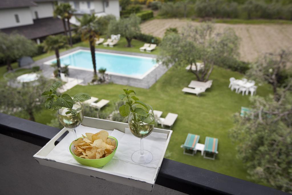 Park Hotel Eden Torbole Sul Garda Екстер'єр фото