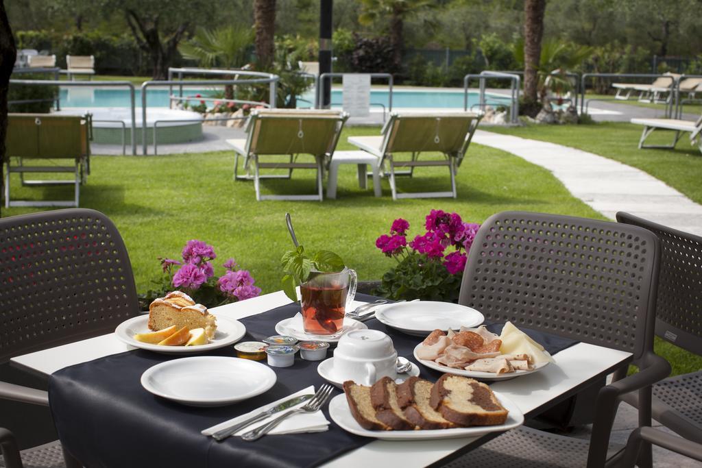 Park Hotel Eden Torbole Sul Garda Екстер'єр фото