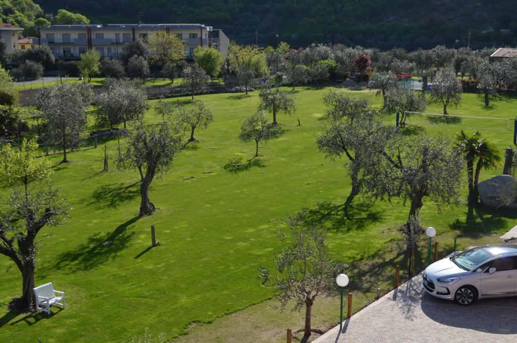 Park Hotel Eden Torbole Sul Garda Екстер'єр фото