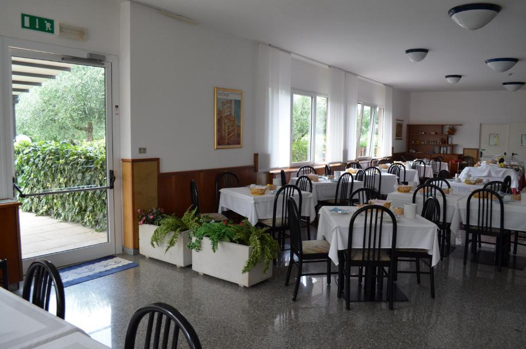 Park Hotel Eden Torbole Sul Garda Екстер'єр фото