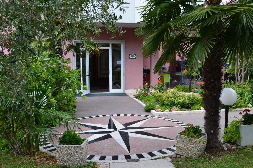 Park Hotel Eden Torbole Sul Garda Екстер'єр фото
