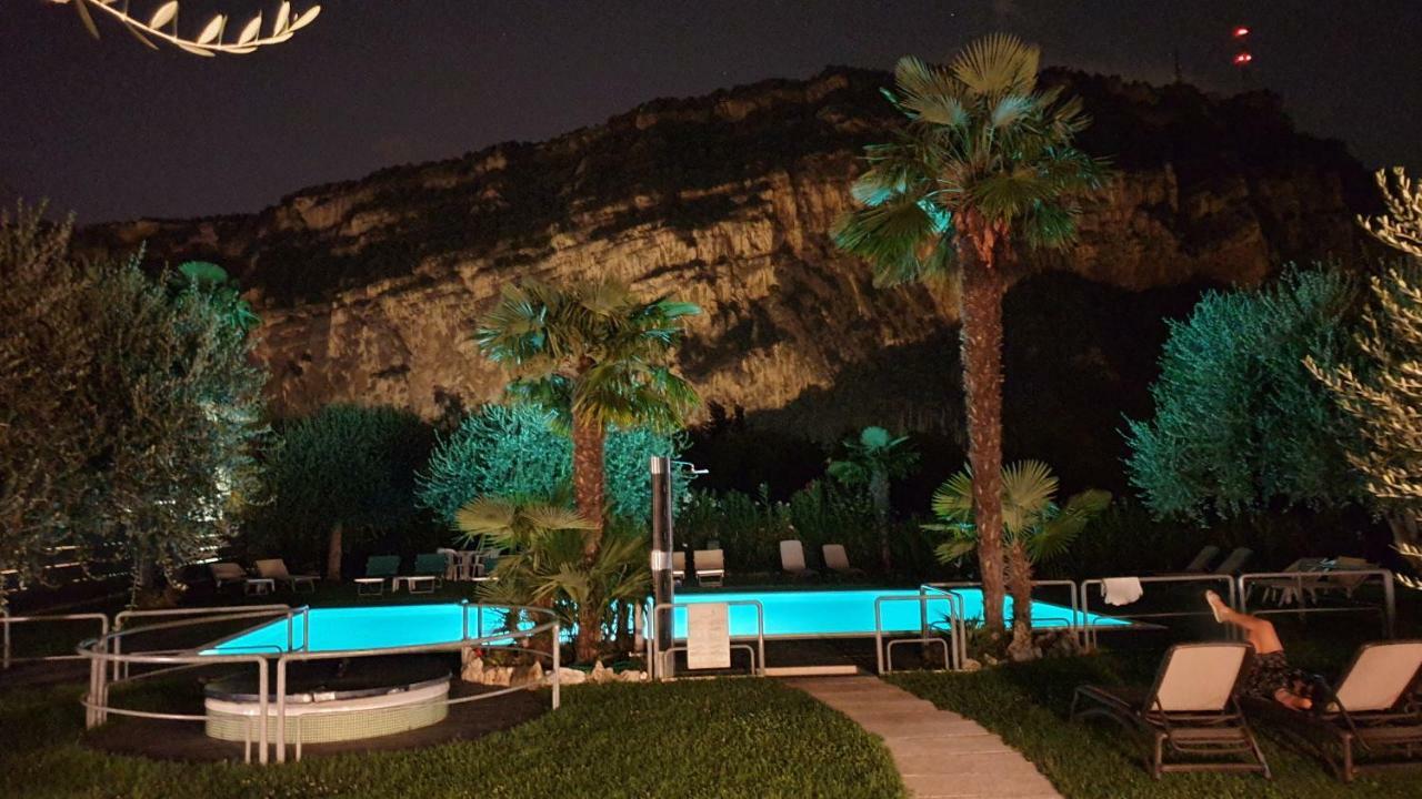 Park Hotel Eden Torbole Sul Garda Екстер'єр фото