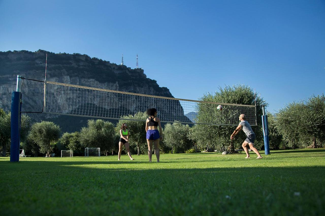 Park Hotel Eden Torbole Sul Garda Екстер'єр фото